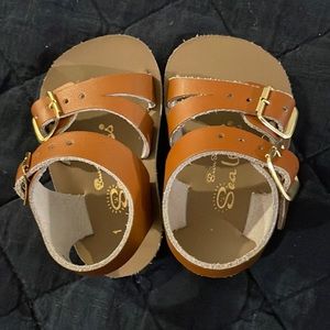 Like new condition SunSans Size 1